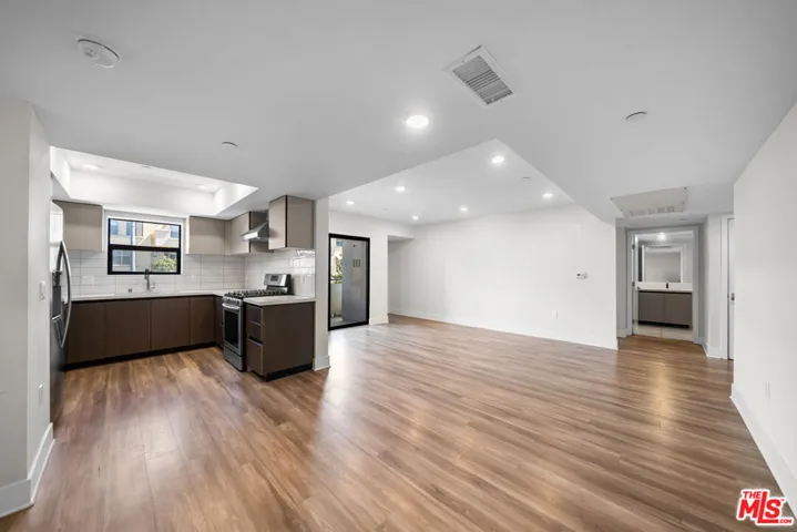 5030 Rosewood Avenue 504, Los Angeles, California 90004
