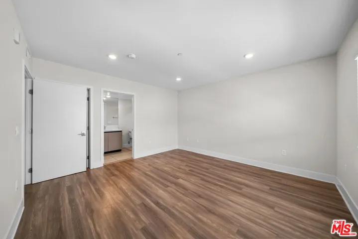 5030 Rosewood Avenue 504, Los Angeles, California 90004