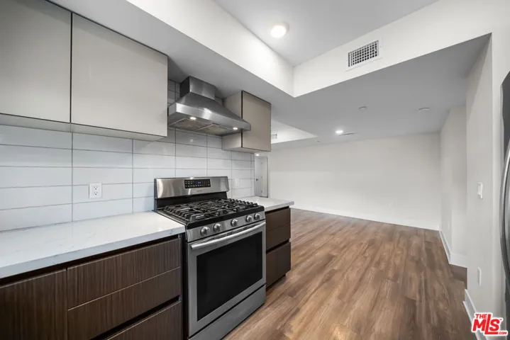 5030 Rosewood Avenue 504, Los Angeles, California 90004