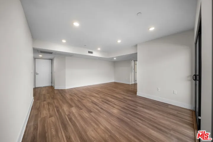 5030 Rosewood Avenue 504, Los Angeles, California 90004