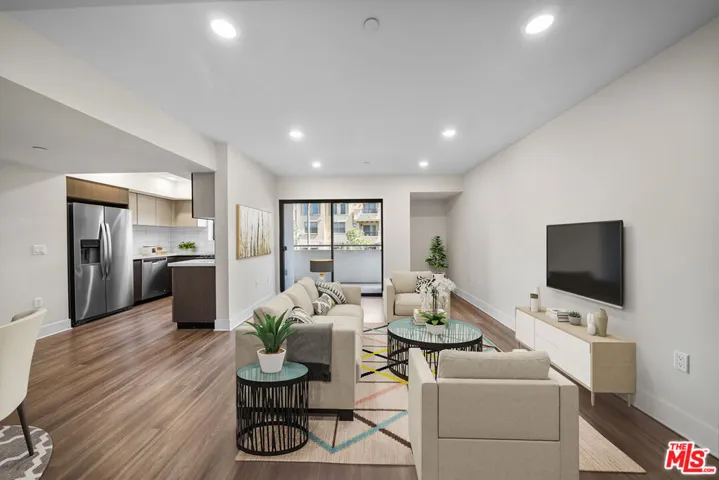 5030 Rosewood Avenue 504, Los Angeles, California 90004