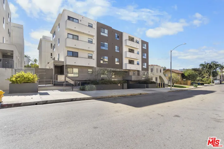 5030 Rosewood Avenue 504, Los Angeles, California 90004
