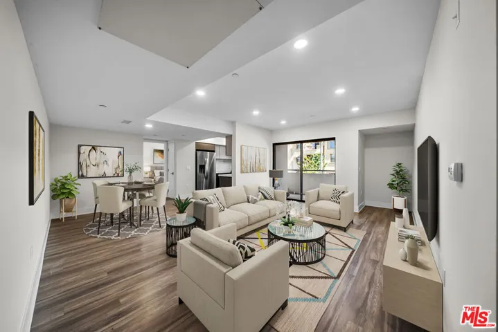 5030 Rosewood Avenue 504, Los Angeles, California 90004