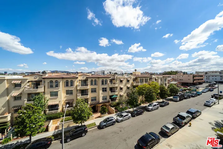 5030 Rosewood Avenue 504, Los Angeles, California 90004