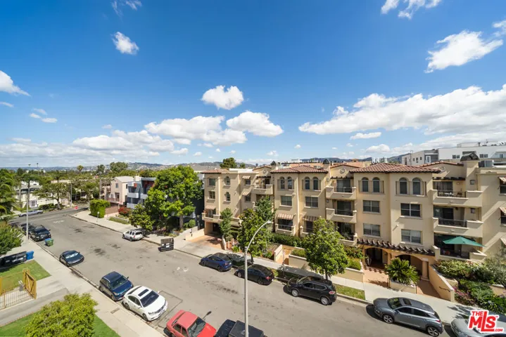 5030 Rosewood Avenue 504, Los Angeles, California 90004