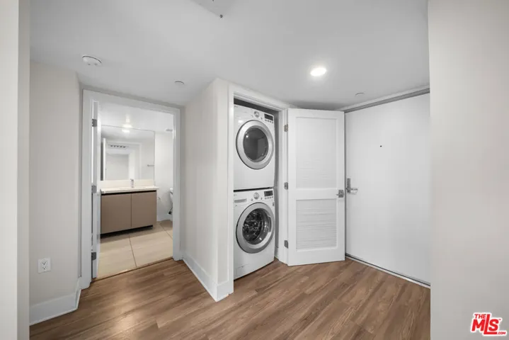 5030 Rosewood Avenue 504, Los Angeles, California 90004