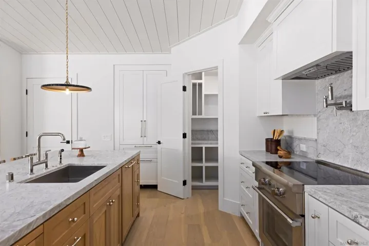 747 Orange Ave 304, Coronado, California 92118