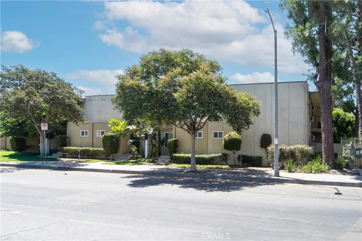 11138 Aqua Vista 17, Studio City, California 91602