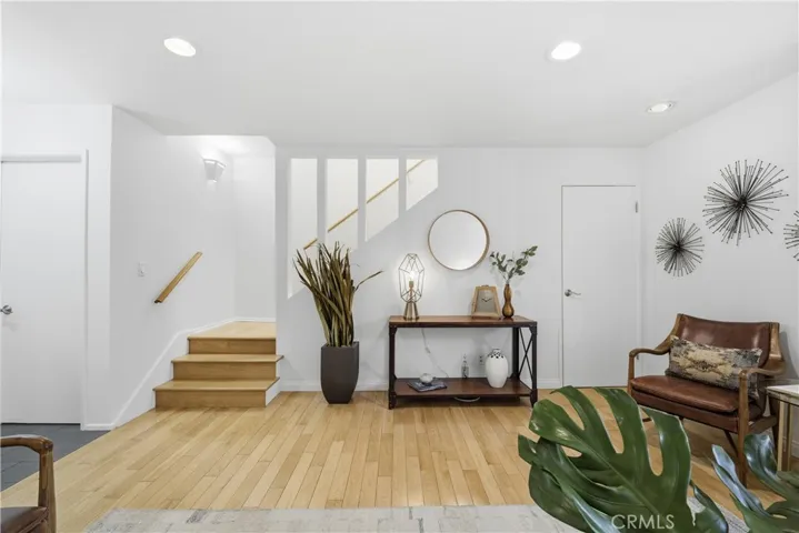 11138 Aqua Vista 17, Studio City, California 91602