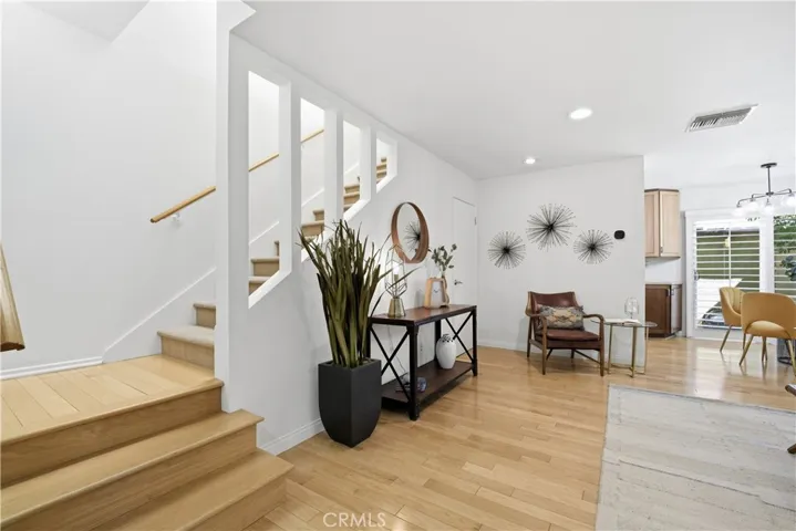 11138 Aqua Vista 17, Studio City, California 91602