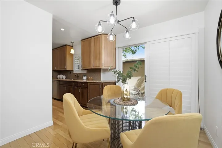 11138 Aqua Vista 17, Studio City, California 91602