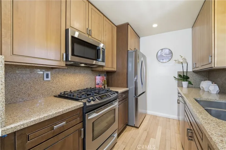 11138 Aqua Vista 17, Studio City, California 91602