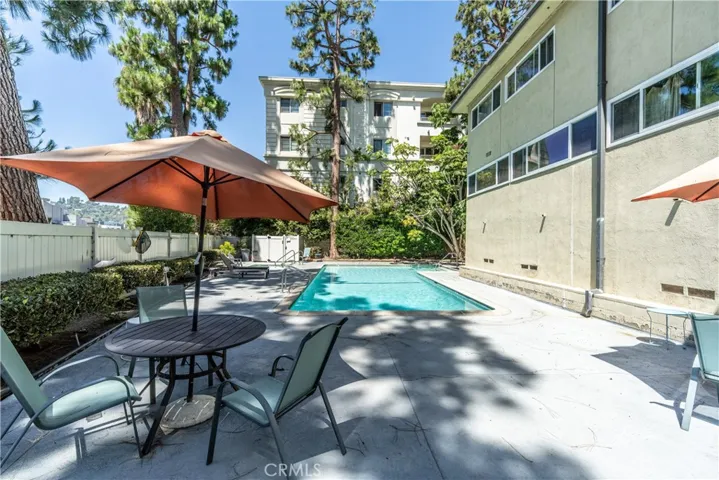 11138 Aqua Vista 17, Studio City, California 91602