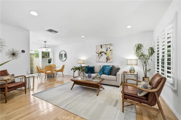 11138 Aqua Vista 17, Studio City, California 91602