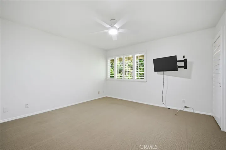 11138 Aqua Vista 17, Studio City, California 91602