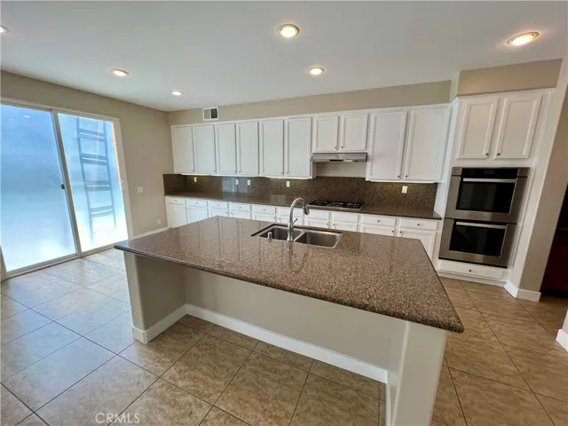 6686 Sand Dunes, Eastvale, California 92880