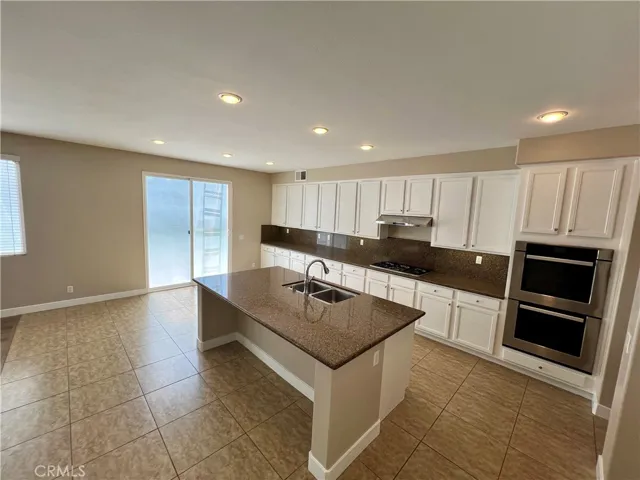 6686 Sand Dunes, Eastvale, California 92880