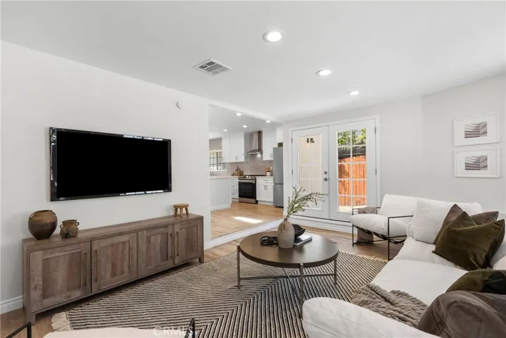 3362 Colonial, Los Angeles, California 90066