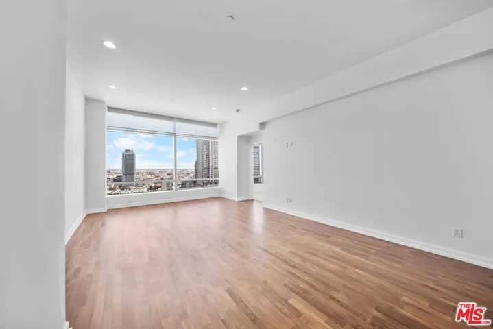 900 W Olympic Boulevard 31e, Los Angeles, California 90015