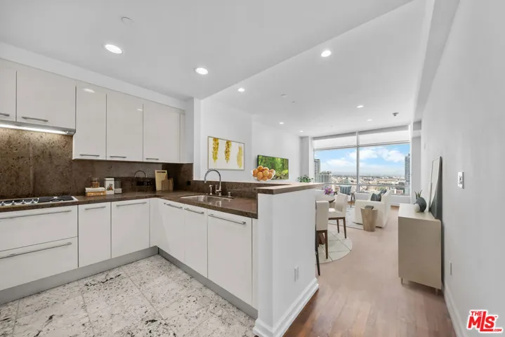 900 W Olympic Boulevard 31e, Los Angeles, California 90015