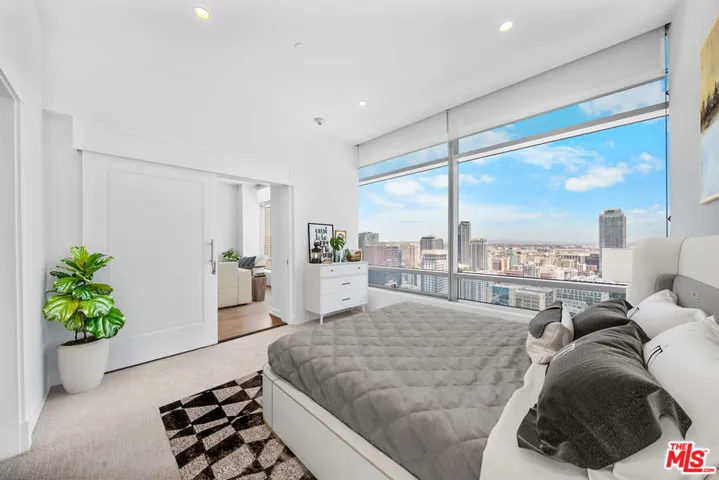 900 W Olympic Boulevard 31e, Los Angeles, California 90015
