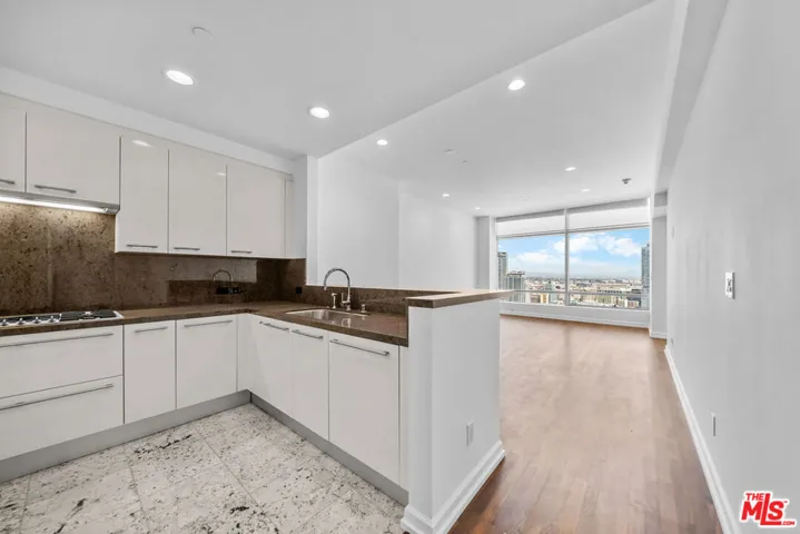 900 W Olympic Boulevard 31e, Los Angeles, California 90015