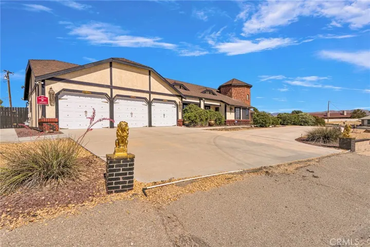 13889 Olathe Road, Apple Valley, California 92307