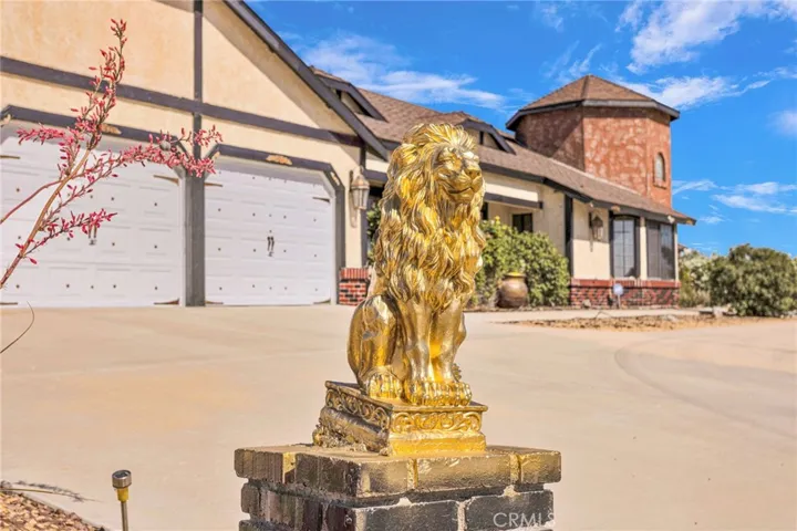 13889 Olathe Road, Apple Valley, California 92307
