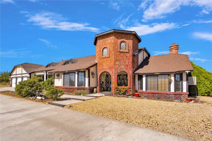13889 Olathe Road, Apple Valley, California 92307