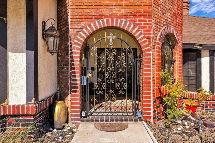 13889 Olathe Road, Apple Valley, California 92307