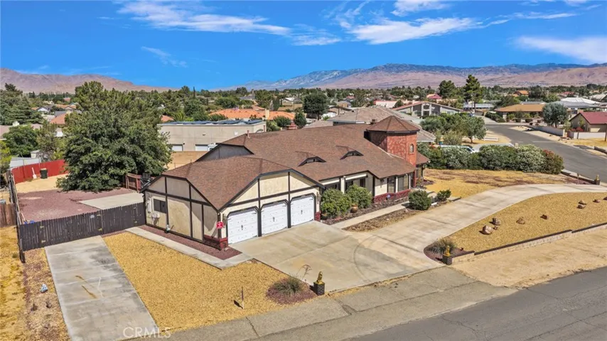 13889 Olathe Road, Apple Valley, California 92307