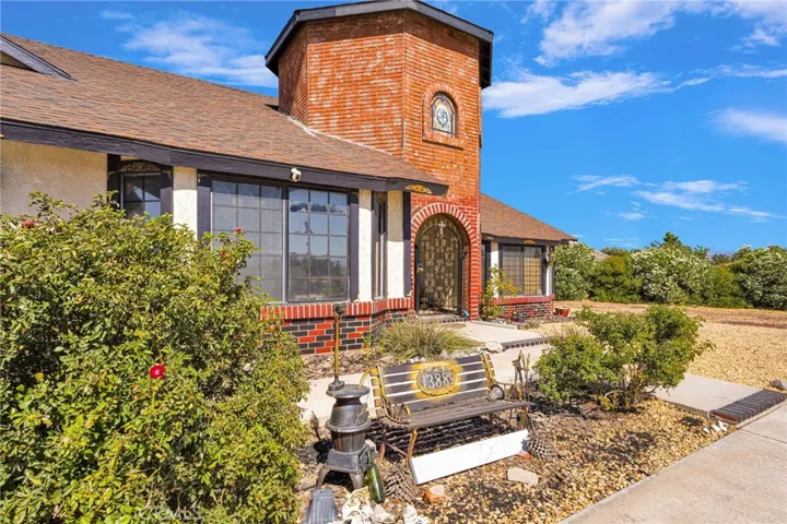 13889 Olathe Road, Apple Valley, California 92307