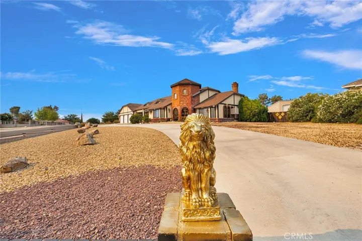 13889 Olathe Road, Apple Valley, California 92307