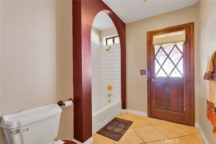 13889 Olathe Road, Apple Valley, California 92307