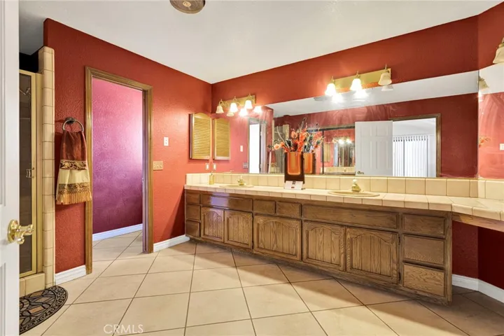 13889 Olathe Road, Apple Valley, California 92307