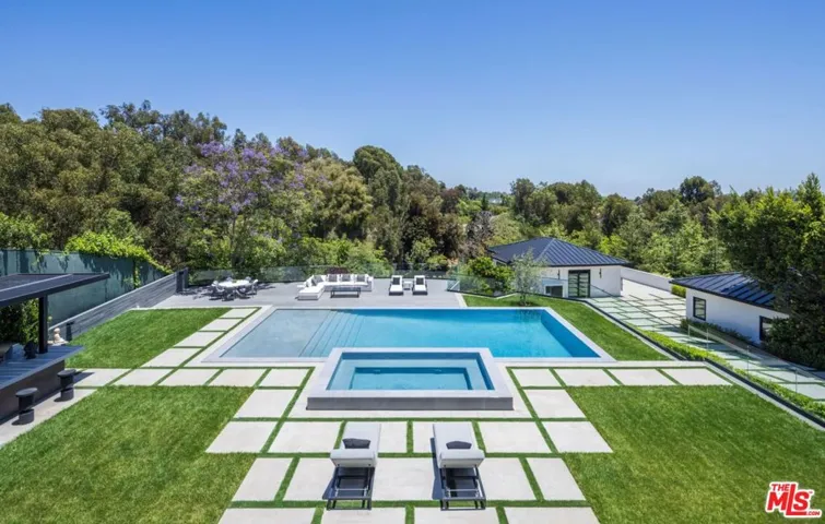 499 Halvern Drive, Los Angeles, California 90049