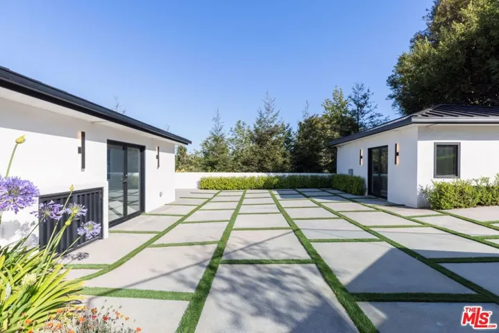 499 Halvern Drive, Los Angeles, California 90049
