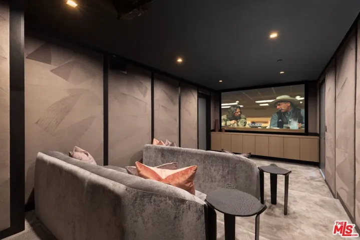 499 Halvern Drive, Los Angeles, California 90049