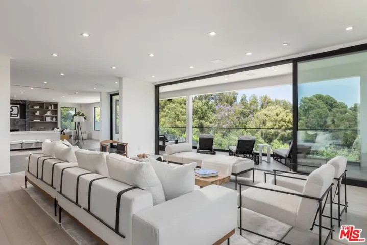 499 Halvern Drive, Los Angeles, California 90049