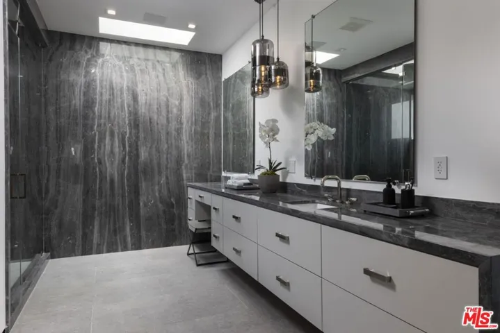 499 Halvern Drive, Los Angeles, California 90049