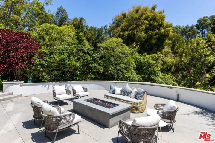 499 Halvern Drive, Los Angeles, California 90049