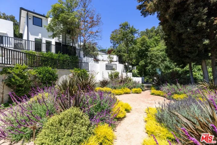 499 Halvern Drive, Los Angeles, California 90049