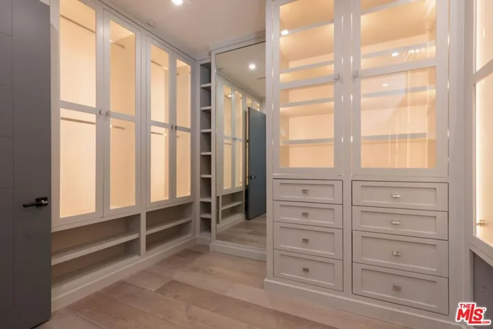 499 Halvern Drive, Los Angeles, California 90049