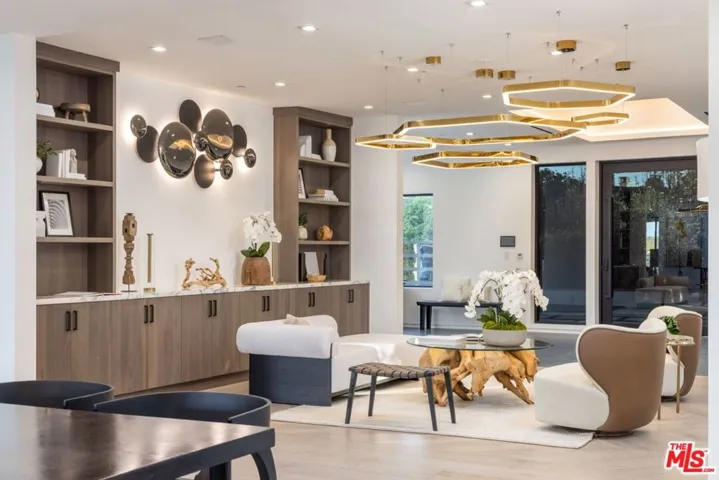 499 Halvern Drive, Los Angeles, California 90049