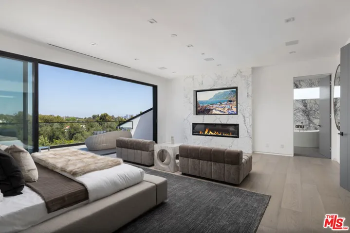 499 Halvern Drive, Los Angeles, California 90049