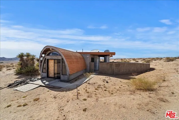 2373 Arizona Road, Joshua Tree, California 92252