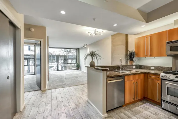 STUNNING OPEN KITCHEN FLOORPLAN!