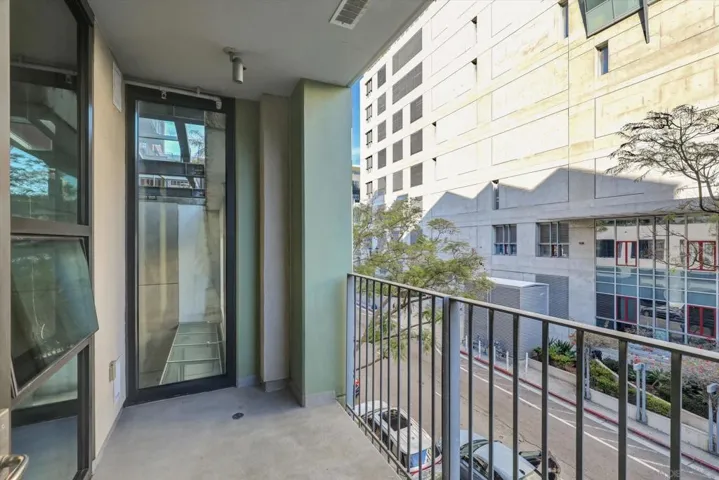 SPACIOUS BALCONY FEELS LIKE AN EXTENSION OF THE LIVINGROOM - GREAT TO ENJOY THE CITY VIEWS!