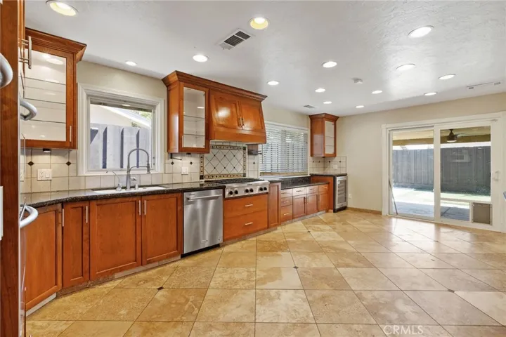2175 Beechwood Court, Hanford, California 93230