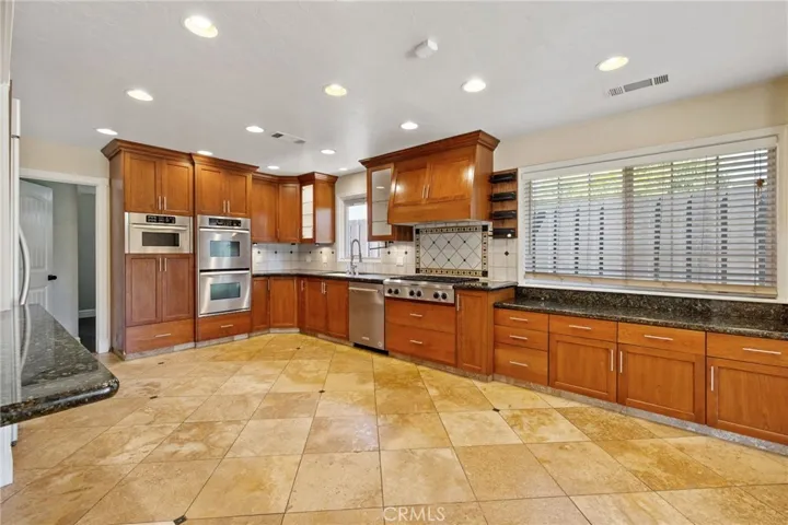 2175 Beechwood Court, Hanford, California 93230